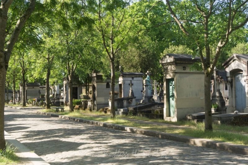 Pere Lachaise, aisle of tombs 2