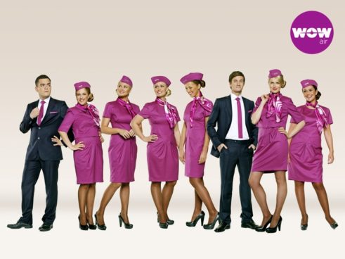 wow-air-staff-uniform